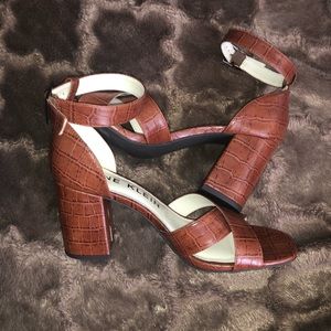 ANNE KLEIN iflex  Block high heel shoe